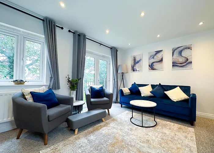 Boutique Townhouse - Sleeps Up To 8 - Perfect For Families & Groups!