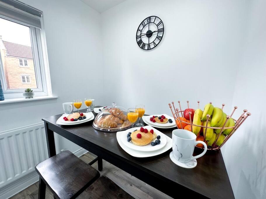 Boutique Townhouse - Sleeps Up To 8 - Perfect For Families & Groups! Leilighet