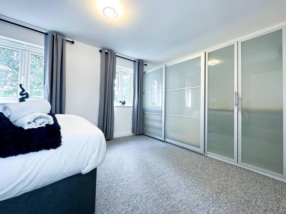 Boutique Townhouse - Sleeps Up To 8 - Perfect For Families & Groups! Leilighet